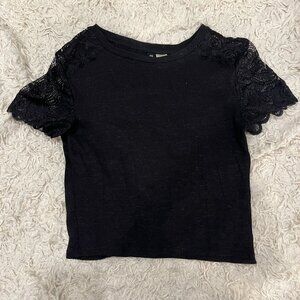 Divided lace-sleeve black crop top